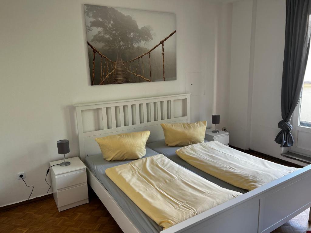 Postel nebo postele na pokoji v ubytování Hotel & Apartment Am Theaterplatz