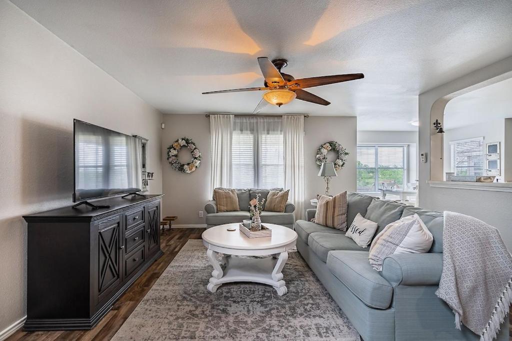 Country chic living in New Braunfels!, New Braunfels Updated 2023 Prices