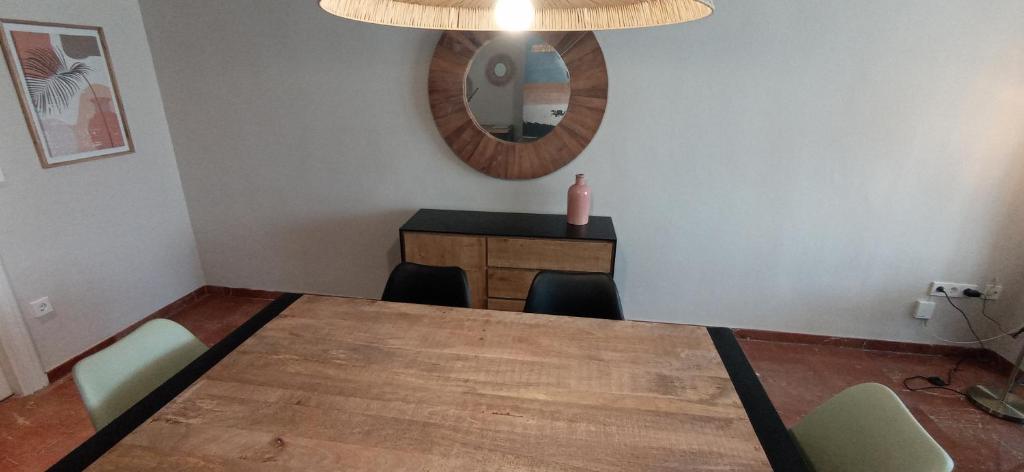 Fotografia z galérie ubytovania Apartamento Alteanos, centrico y confortable, soleado, con piscina y jardines, tenis, parking exterior comunitario, y la playa andando 10 min v destinácii Benidorm