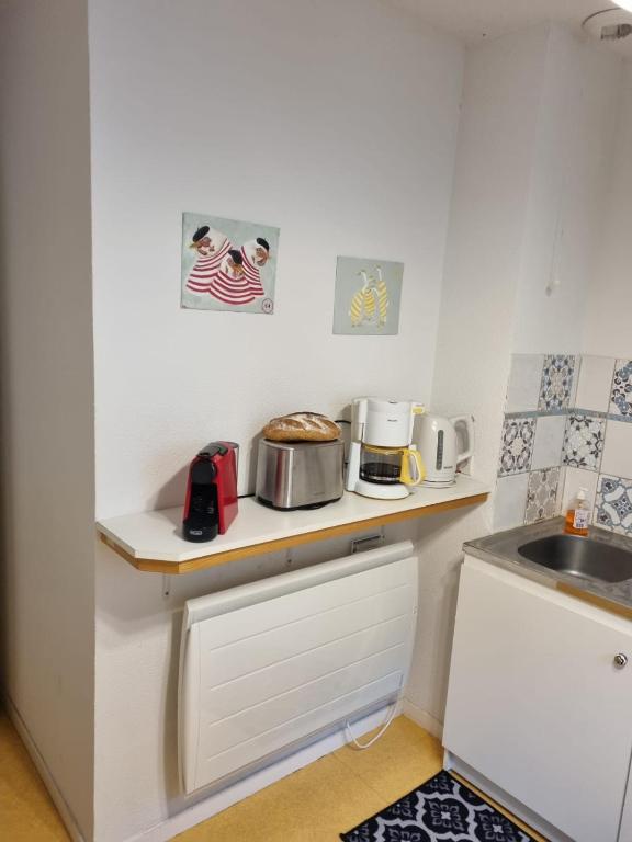 Kuchyňa alebo kuchynka v ubytovaní Grand appartement en RDC Vallée de Campan