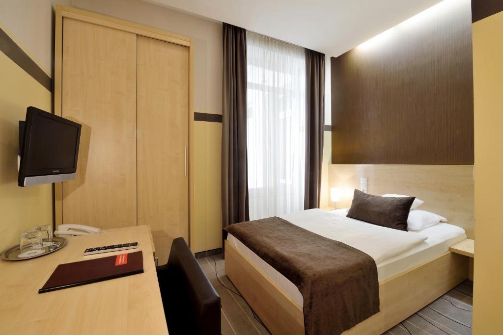 Posteľ alebo postele v izbe v ubytovaní Promenade City Hotel