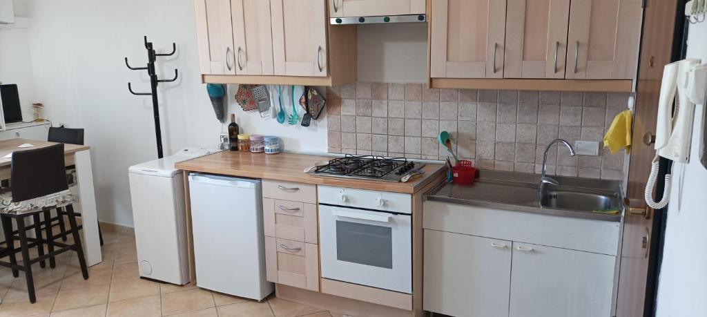Kuchyňa alebo kuchynka v ubytovaní Casina sulla Sabbia