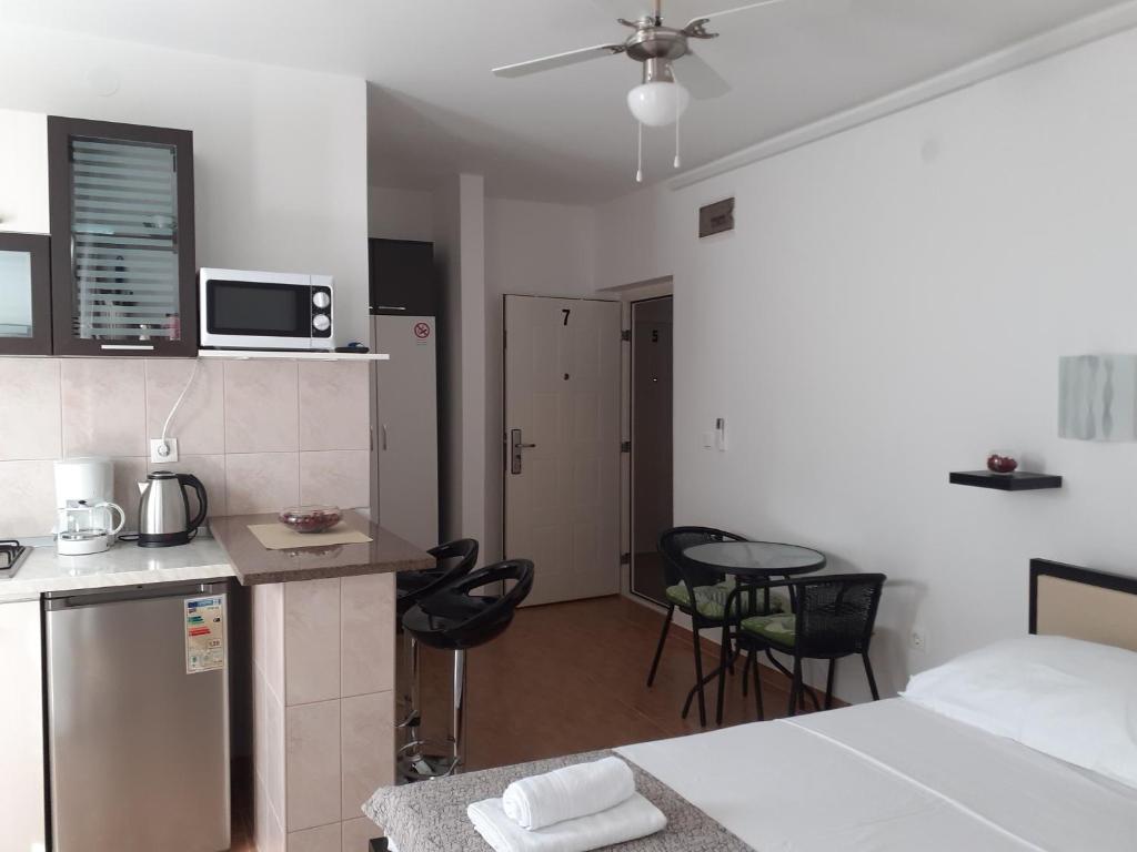A cozinha ou cozinha compacta de Apartments Begonia