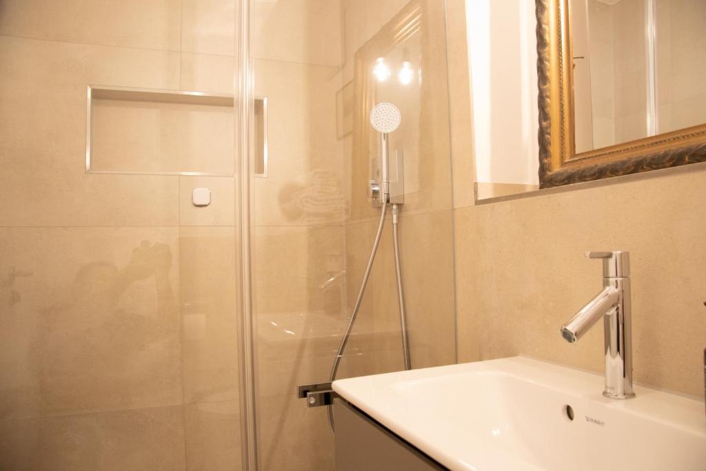 villaflora Gästehaus - Grande Chambre Double
