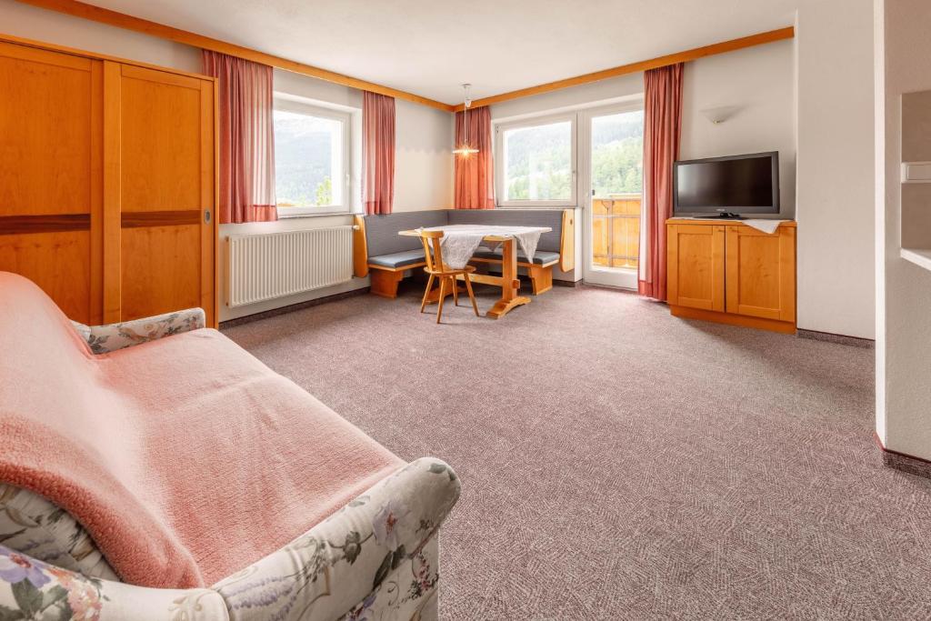 TV a/nebo společenská místnost v ubytování B&B 2000 - Panorama Pension
