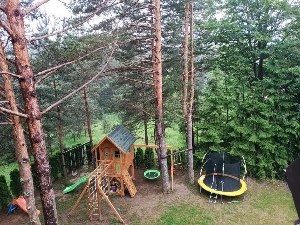 Otroško igrišče poleg nastanitve Planinska dolina