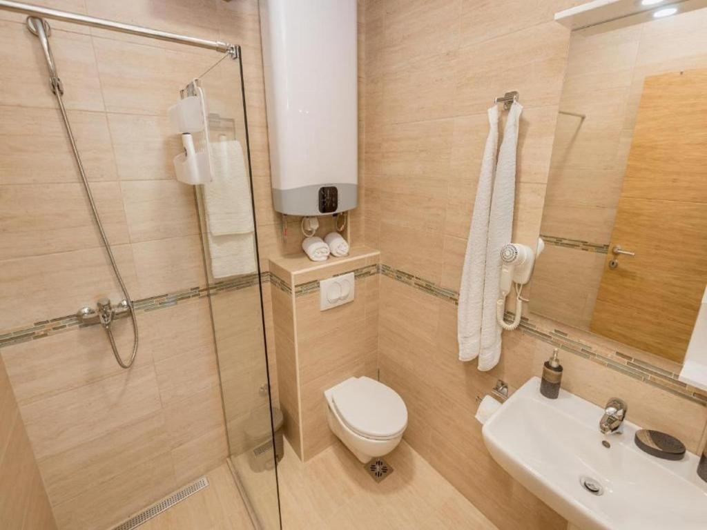 SkyView apartments的一间浴室