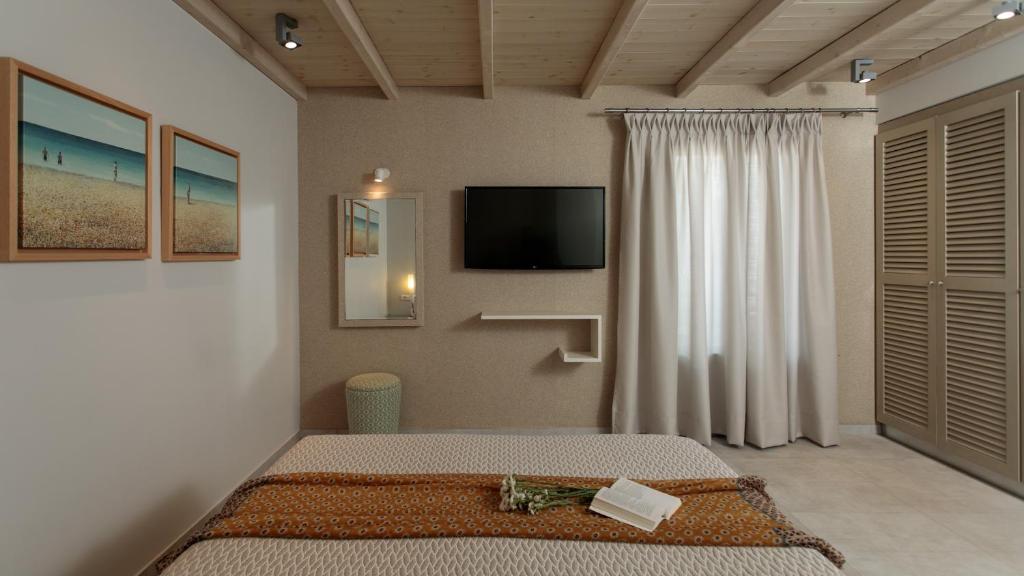 Iria Beach Art Hotel - 11