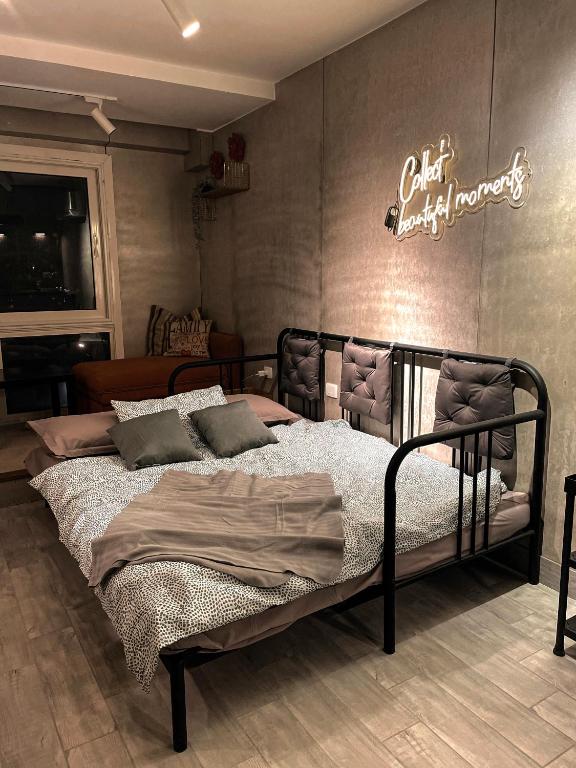Postel nebo postele na pokoji v ubytování Cozy studio Porto golf