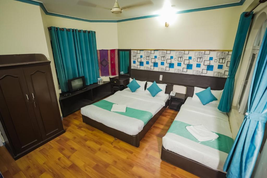 Rúm í herbergi á Himalayan Guest House