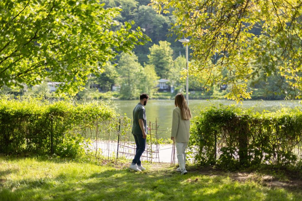 Hosté ubytování Plaisances, les plaisirs du bord de Meuse - Chambre d'hôtes avec baignoire spa