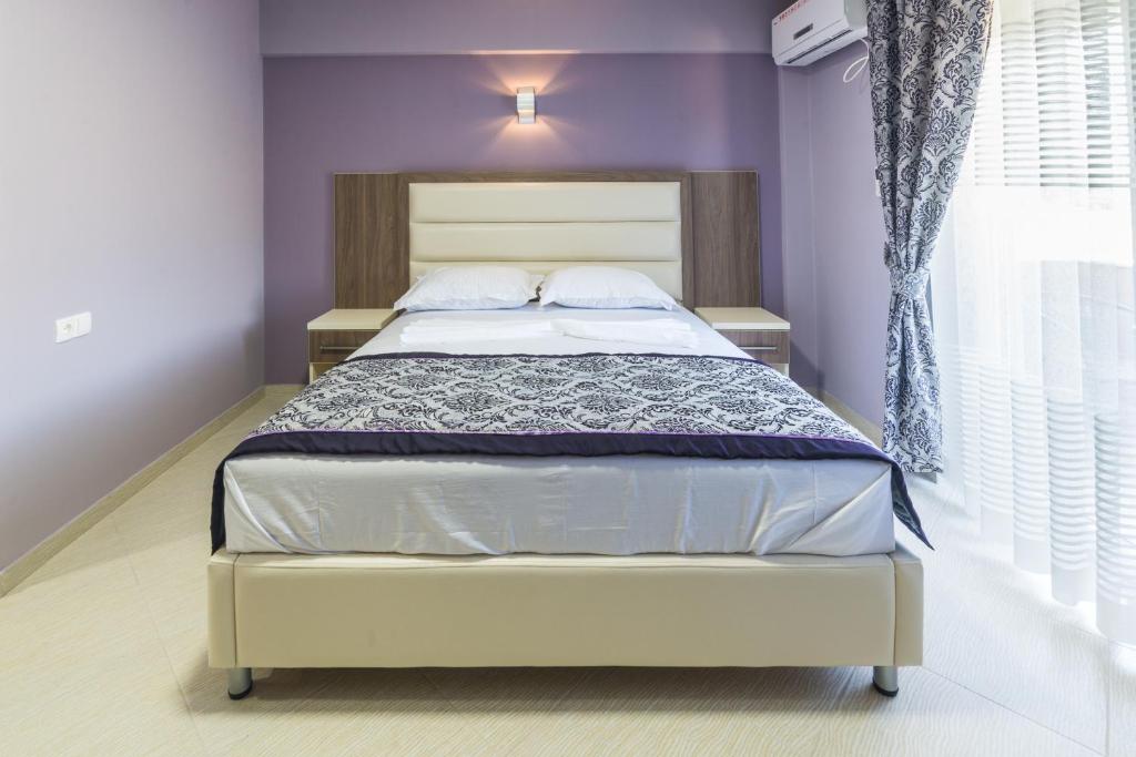 Postel nebo postele na pokoji v ubytování Emerald Hotel