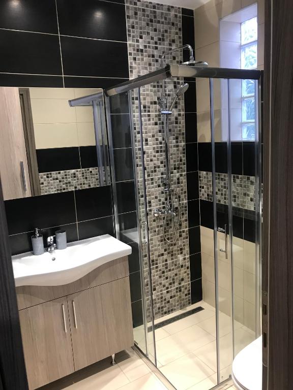 Koupelna v ubytování Bafas Apartments