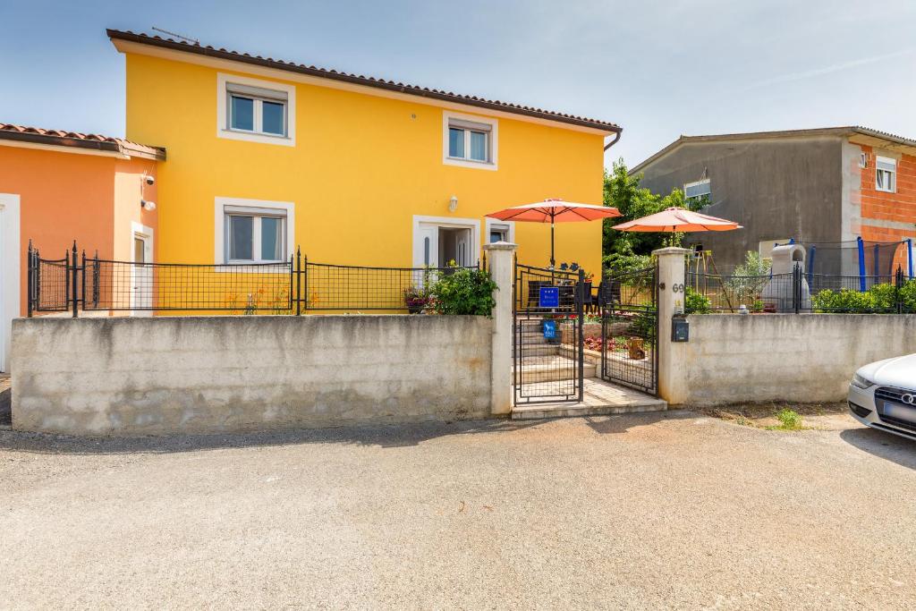 Budynek, w którym mieści się apartament