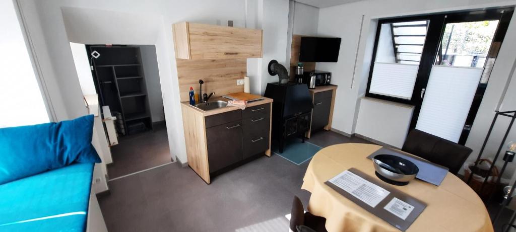 Kuchyň nebo kuchyňský kout v ubytování Hochwertiges Apartment mit 3 Räumen und Terrasse statt Hotelzimmer - Festung zu Ketghe, Nähe Koblenz
