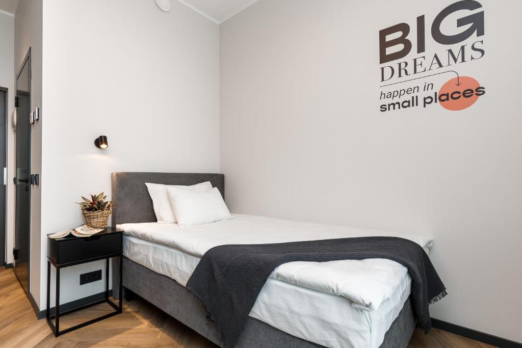 Postel nebo postele na pokoji v ubytování Rare Apartments - Self Check-In Miniapartments