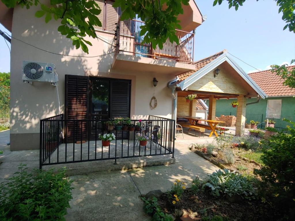 Budova, kde se vila nachází