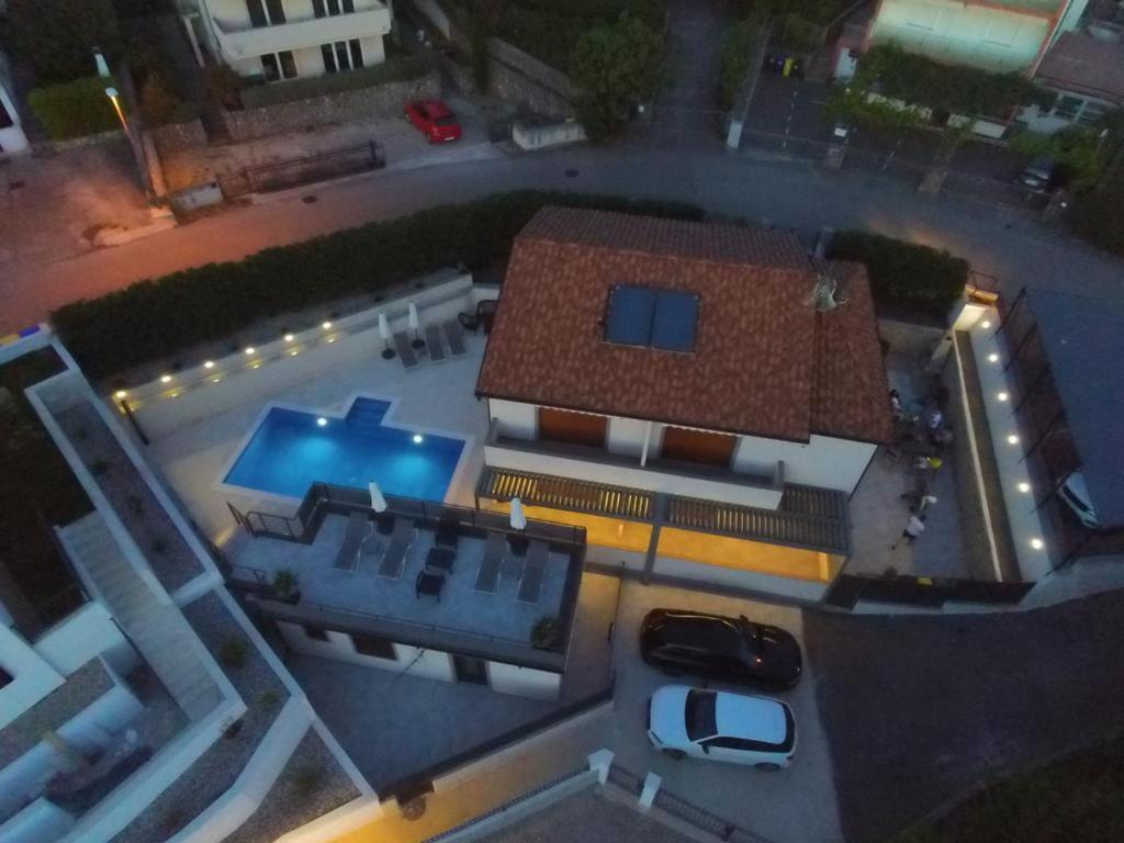 an aerial view of a house with a pool and a car at Apartments Edi & Tea in Malinska