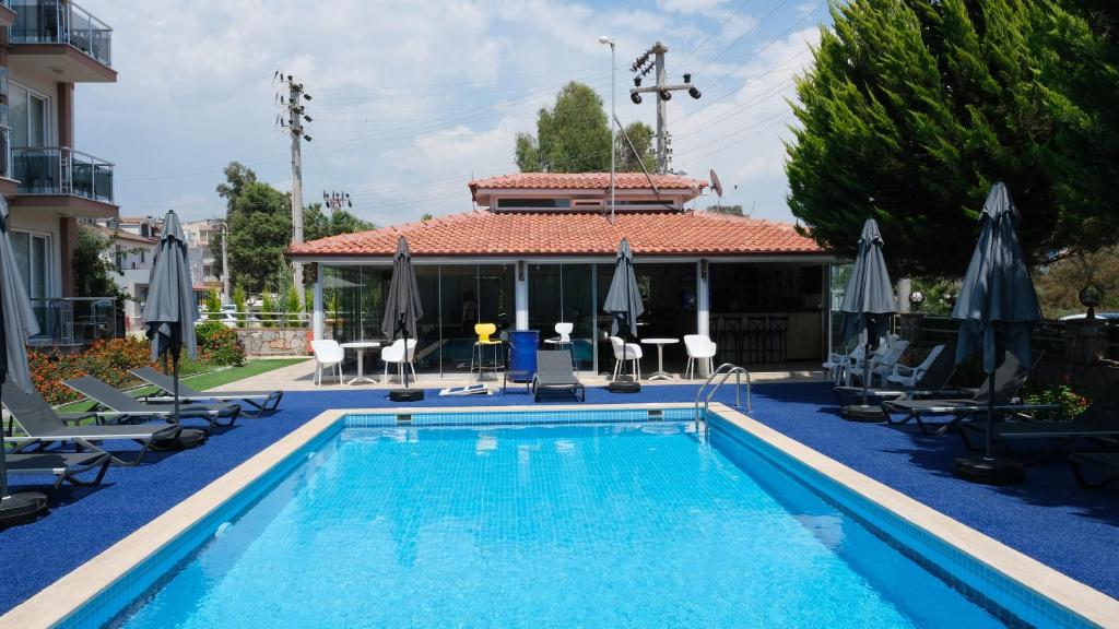 Bazén v ubytování Sardunya Hotel nebo v jeho okolí