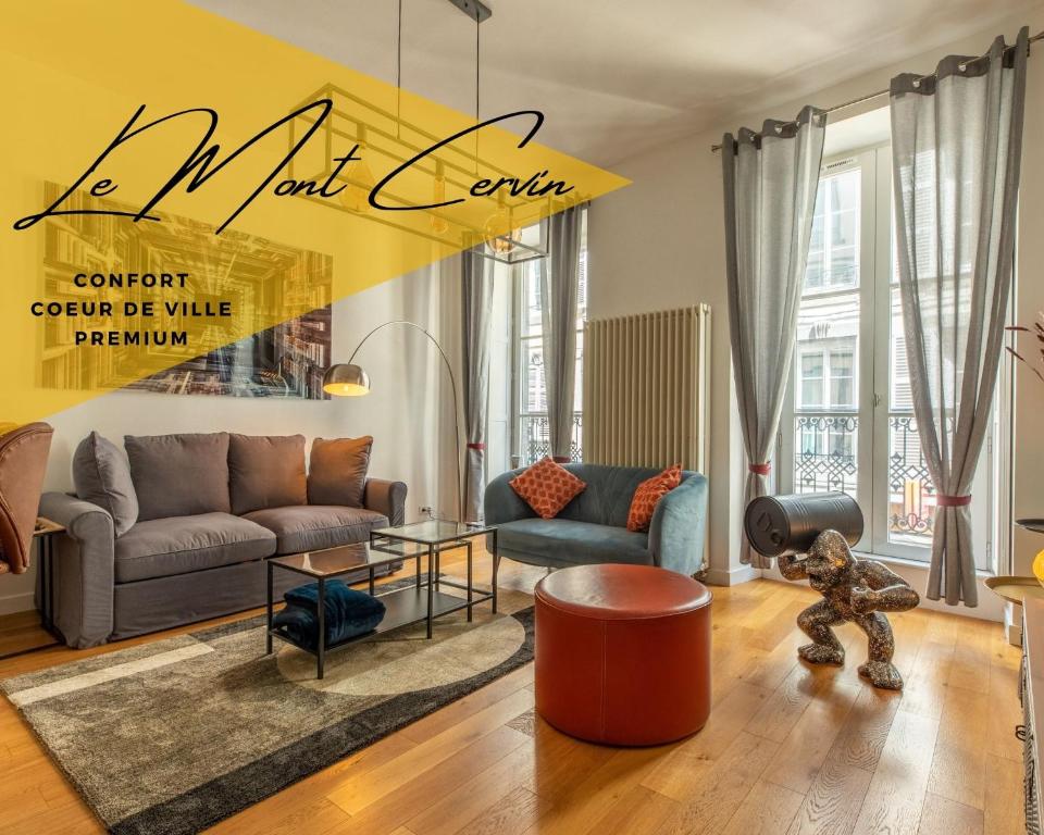 a living room with a couch and a table at MONT CERVIN Standing & Central in Clermont-Ferrand