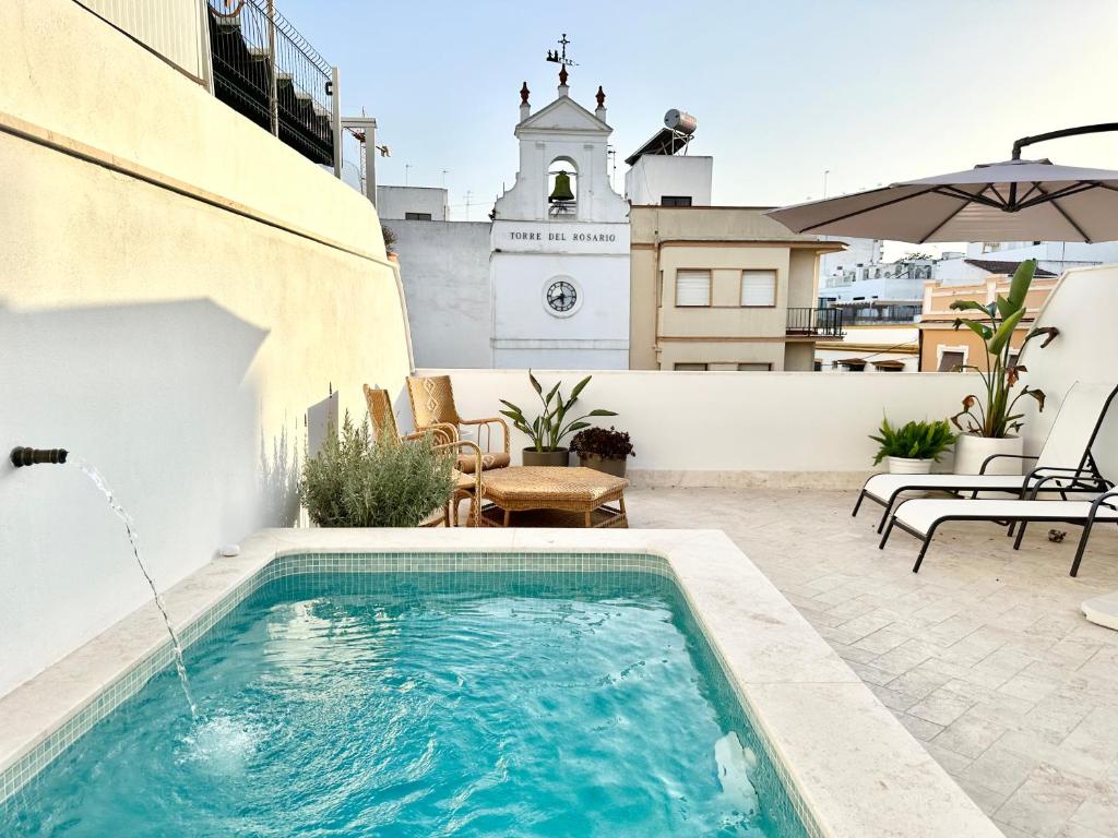 Bassenget på eller i nærheten av Apartamento dúplex con piscina privada en terraza