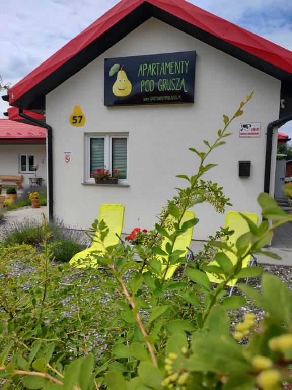 a building with a sign on the side of it at Apartamenty & Pokoje pod Gruszą in Kudowa-Zdrój