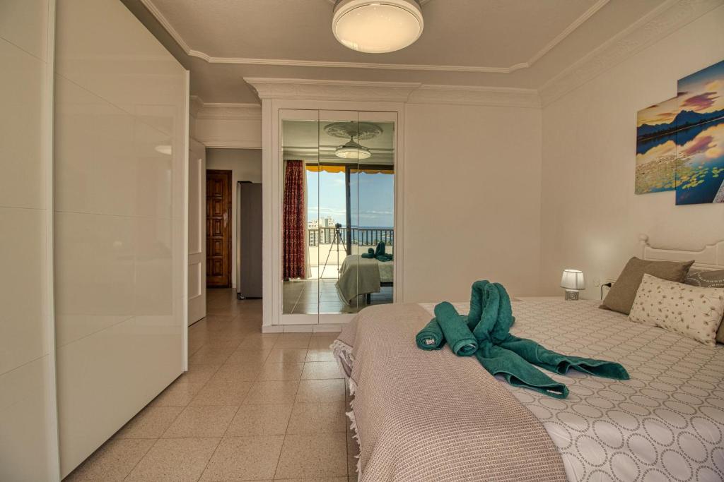 Posteľ alebo postele v izbe v ubytovaní Penthouse Sea View Jacuzzy terrace & pool