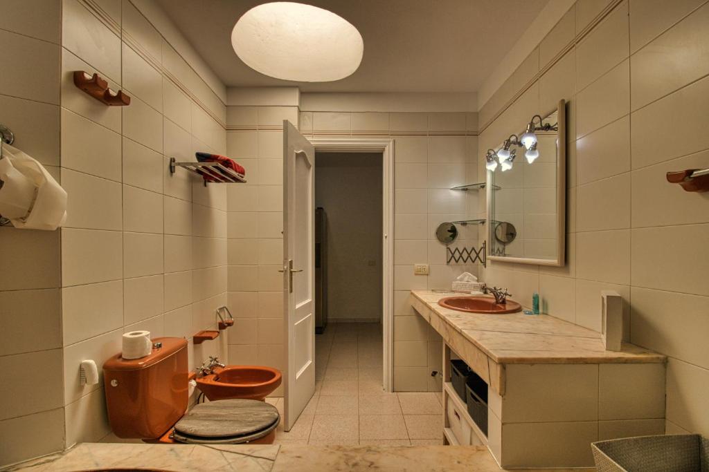 Kúpeľňa v ubytovaní Penthouse Sea View Jacuzzy terrace & pool