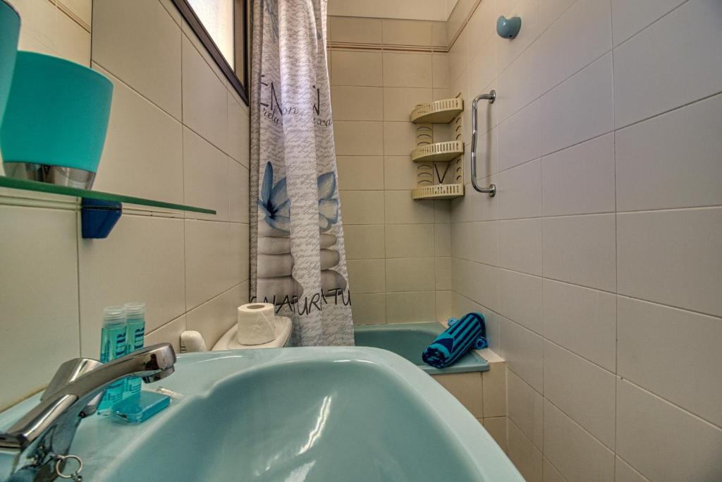 Kúpeľňa v ubytovaní Penthouse Sea View Jacuzzy terrace & pool