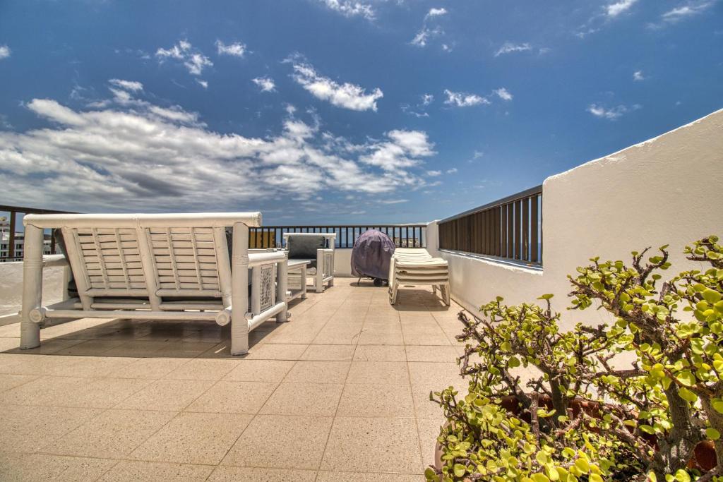 Balkón alebo terasa v ubytovaní Penthouse Sea View Jacuzzy terrace & pool