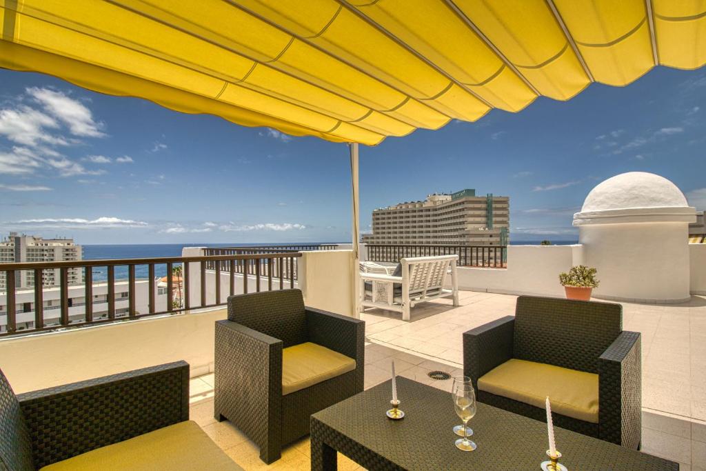 Balkón alebo terasa v ubytovaní Penthouse Sea View Jacuzzy terrace & pool
