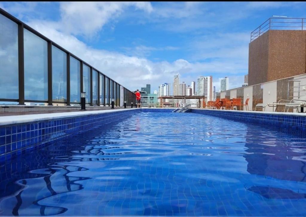 a swimming pool on the roof of a building at Flat Buenos Ayres Cabo Branco in João Pessoa