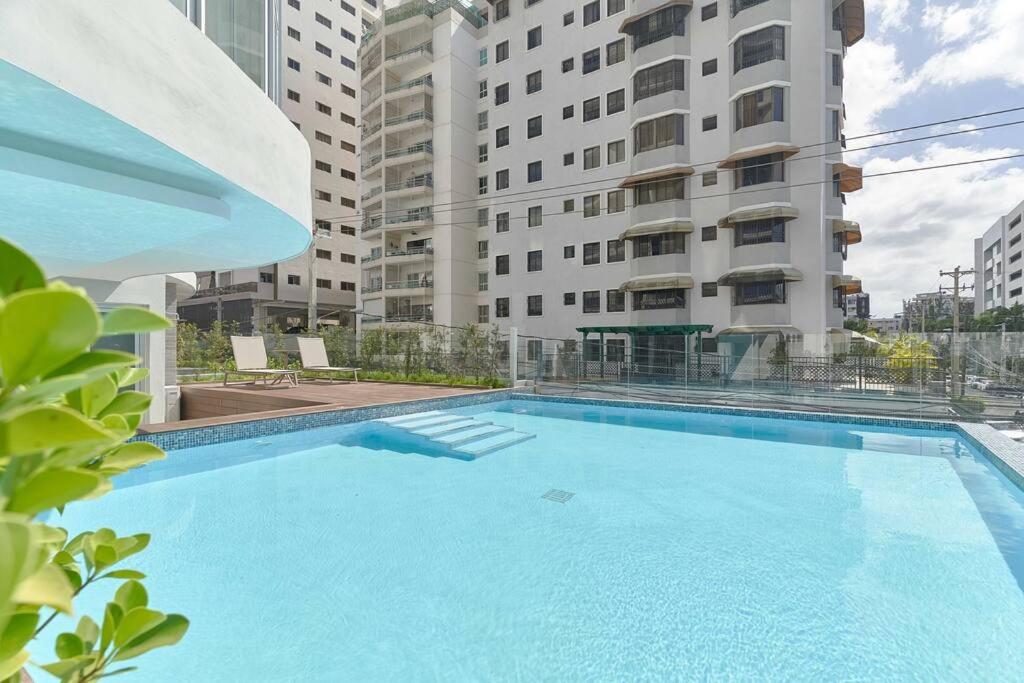 Apartment White&Brown Luxury unit in Shalom Tower/pool in Piantini