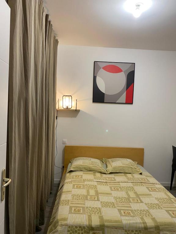 Postel nebo postele na pokoji v ubytování Chambre confortable et cosy à 20 minutes de PARIS