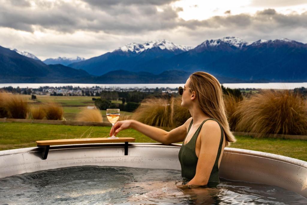 Fiordland Eco-Retreat -- Panoramic Views -- Hot Tub, Te Anau – Updated 2023  Prices