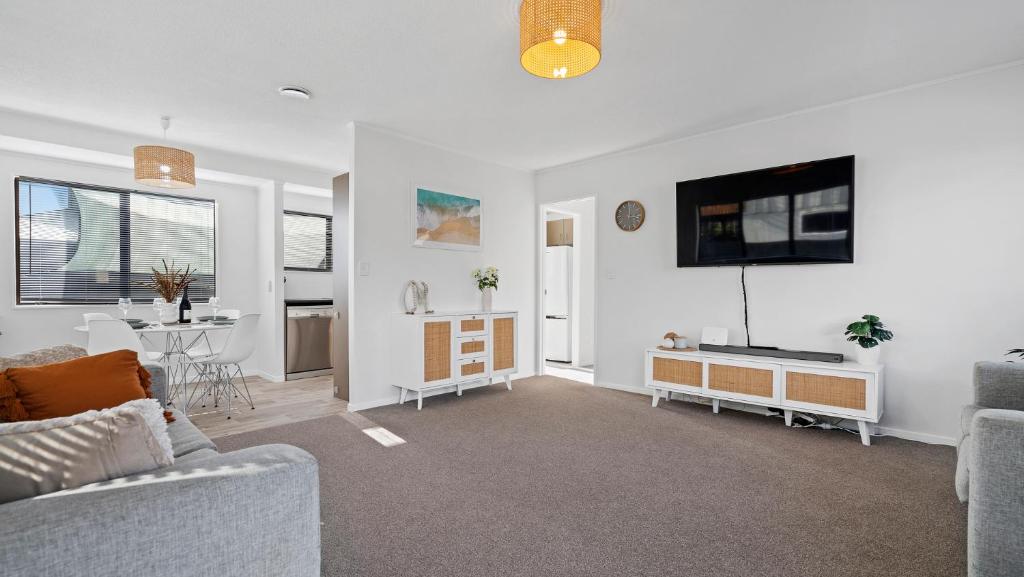 The Pap House Papamoa Beach Holiday Home, Papamoa (updated prices 2024)