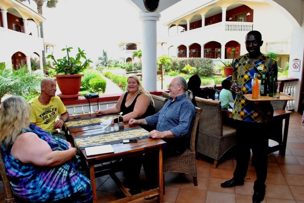 Lemon Creek Hotel Resort 3