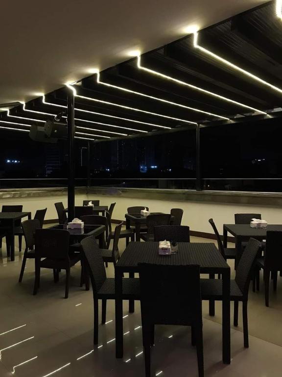 Restaurace v ubytování M28 Hotel and Apartments