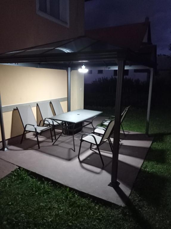Patio alebo iná vonkajšia časť ubytovania Guest House Toic
