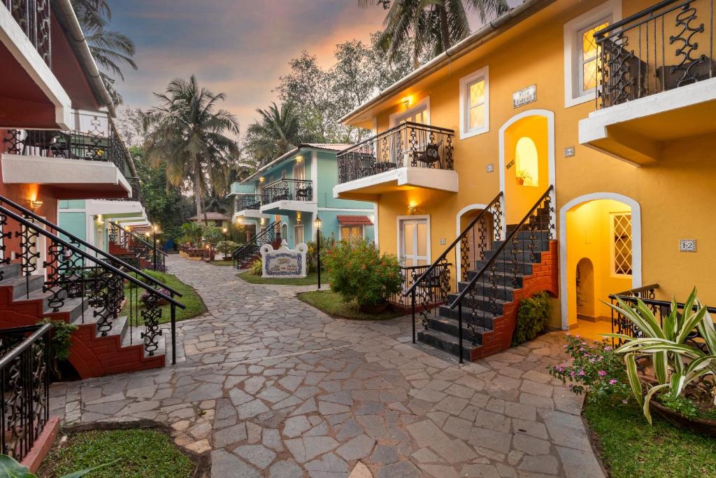 a cobblestone street in front of houses at Aldeia Santa Rita - Candolim in Candolim