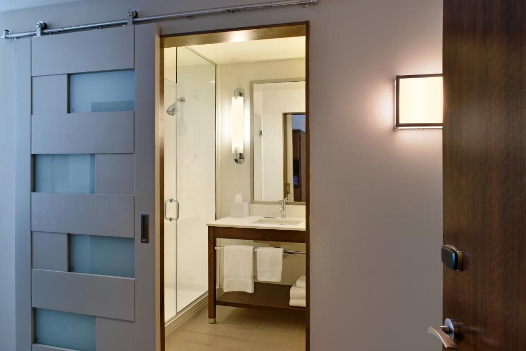 Koupelna v ubytování Four Points by Sheraton Coral Gables