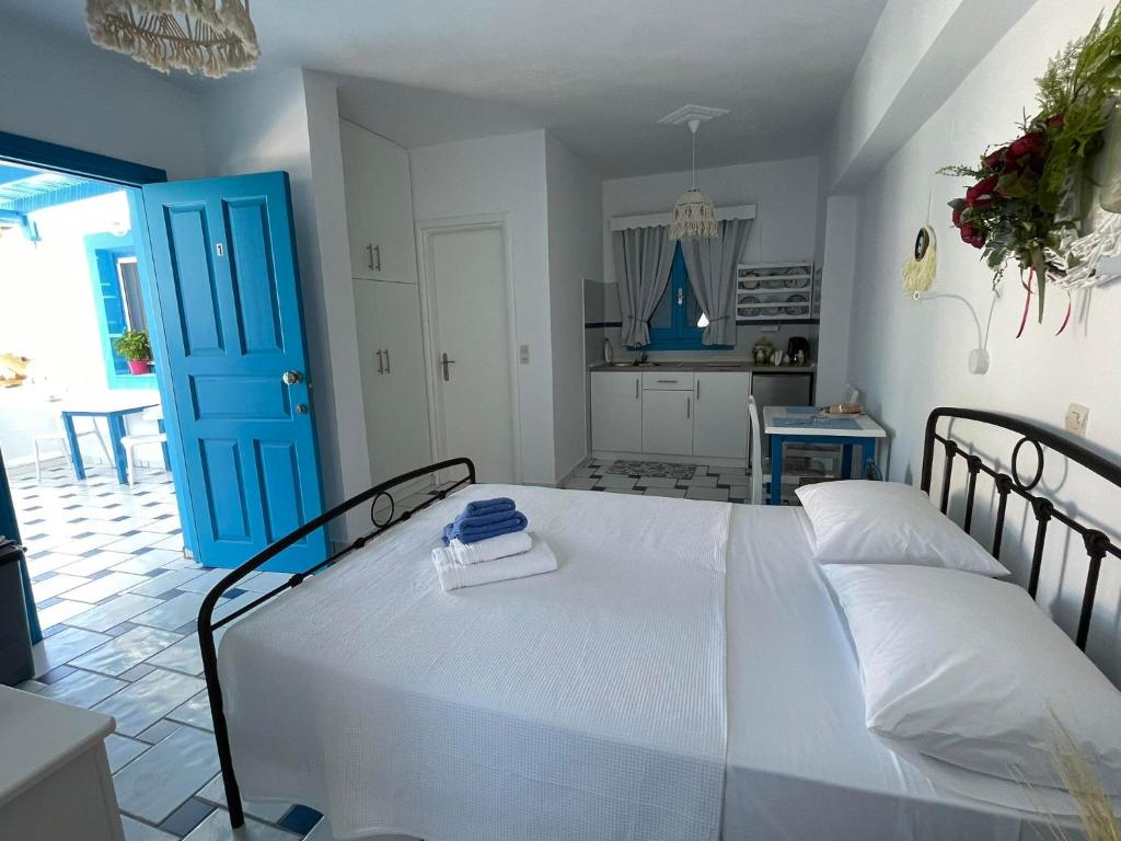 Postel nebo postele na pokoji v ubytování GIAVASI SEASIDE FINIKI
