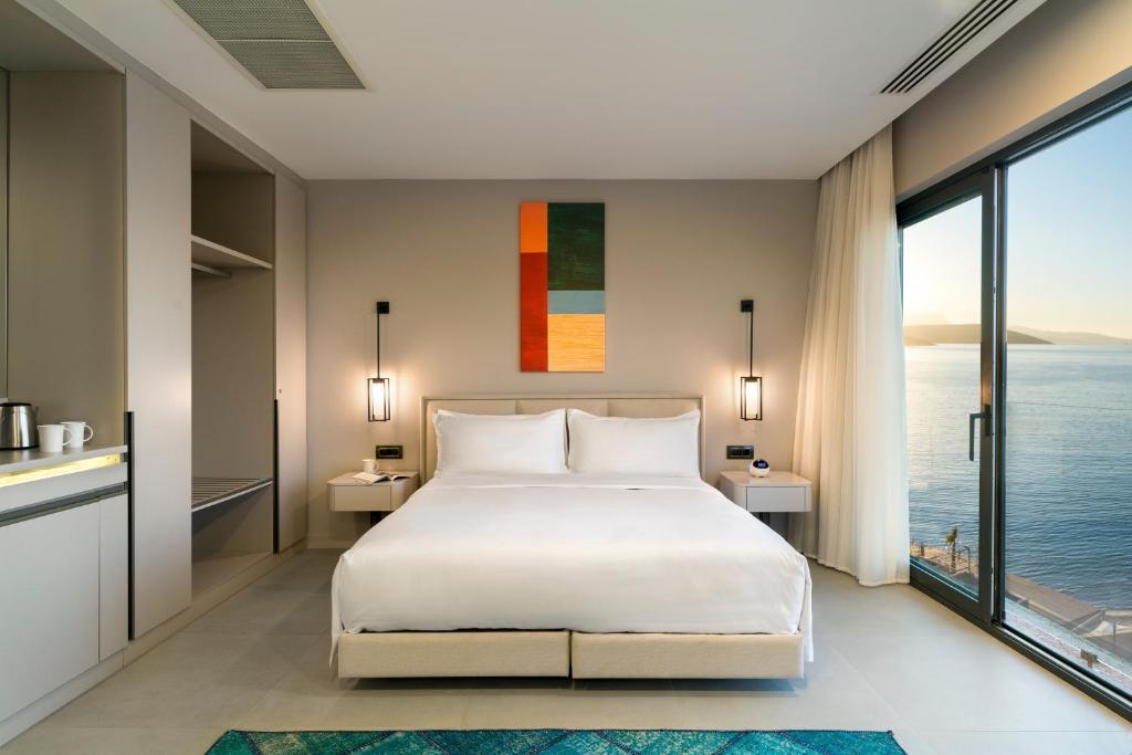 Postel nebo postele na pokoji v ubytování Le Méridien Bodrum Beach Resort