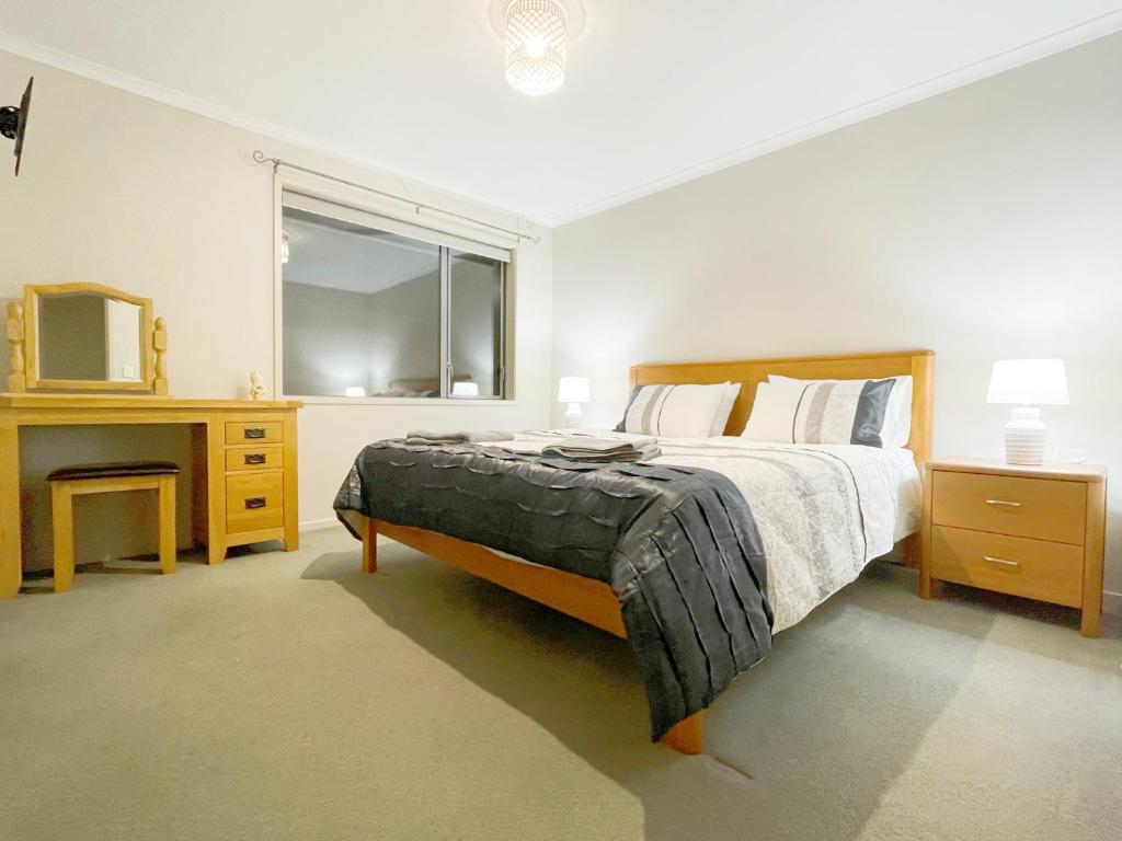 Walking distance to Rototuna Shopping Centre - Resim 2