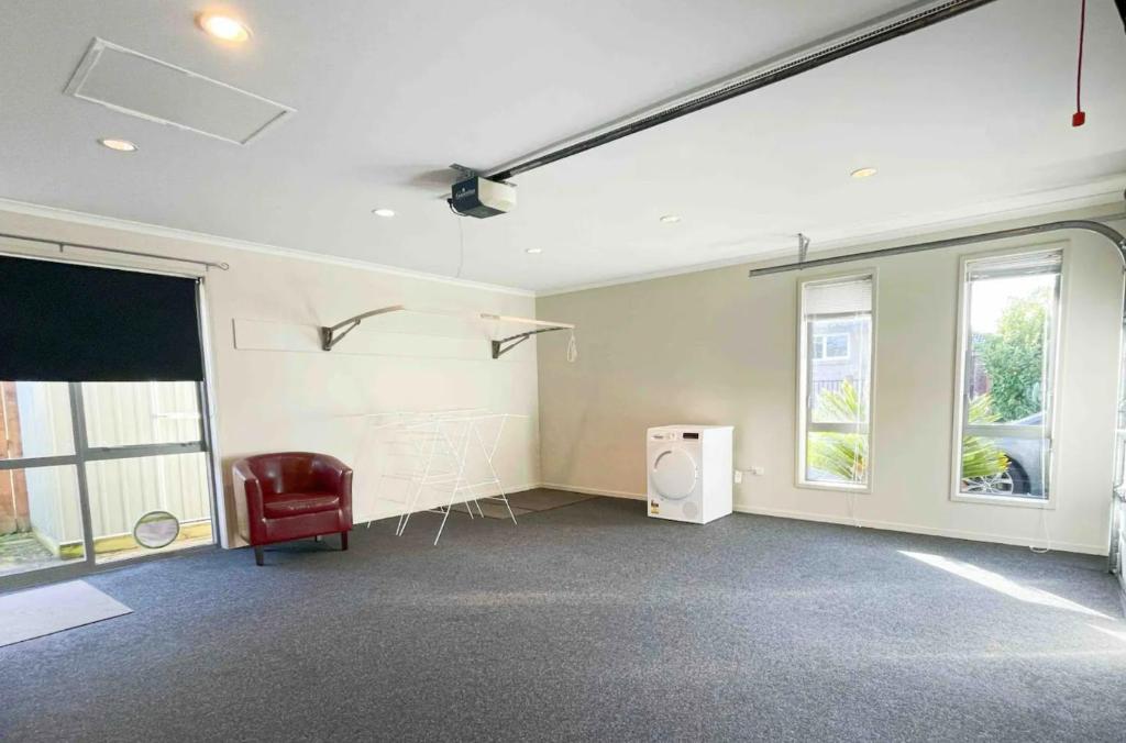 Walking distance to Rototuna Shopping Centre - Resim 26