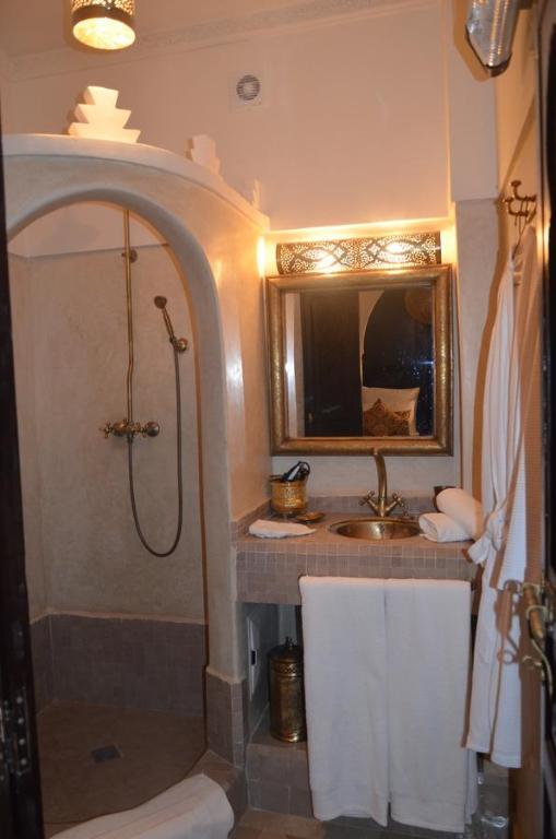 Koupelna v ubytování Riad Rêve d'Or