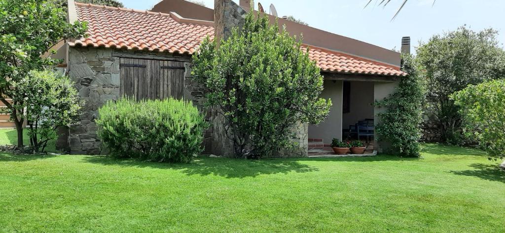 a house with a yard in front of it at VILLETTA AIRES in Chia