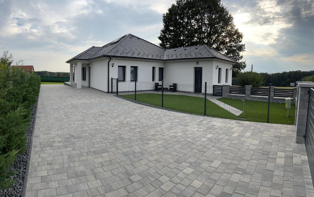 Budova, kde se vila nachází