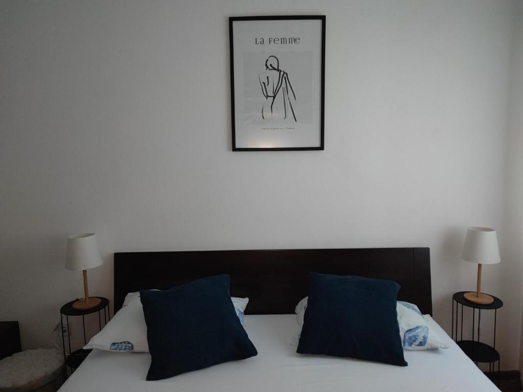 Postel nebo postele na pokoji v ubytování Cozy Condo Rovinj