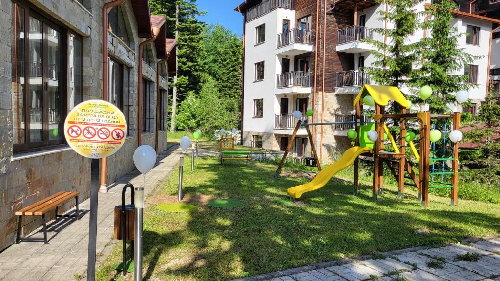 Herní místnost nebo prostor pro děti v ubytování Pinewood ANG luxurious apartment A32